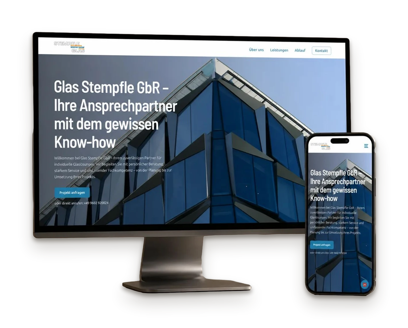 Website von Glas Stempfle GbR auf Desktop und Smartphone, Startseite mit Glasfassade im Hero