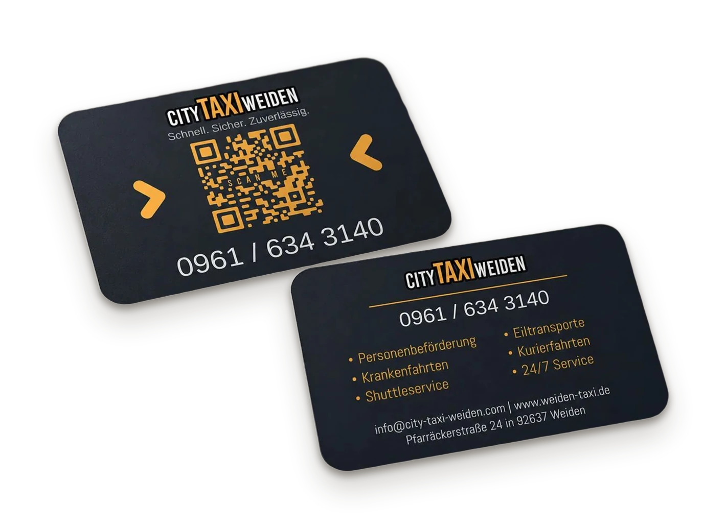 Doppelseitige Visitenkarte von City Taxi Weiden in Anthrazit und Orange, Vorderseite mit QR-Code, Rückseite mit Leistungen und Kontaktdaten